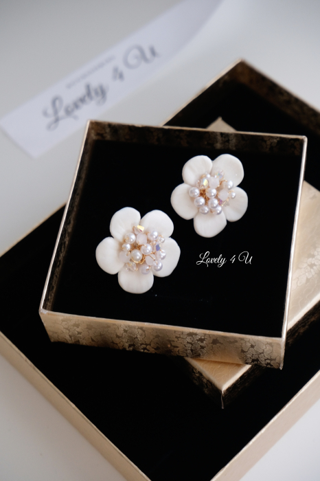 Cercei mireasa, Bijuterii mireasa, CERCEI LOVELY 4 U, CERCEI ELEGANTI, CERCEI PREMIUM, CERCEI REALIZATI MANUAL, CERCEI DE LUX, CERCEI NUNTA, NUNTA 2023, CERCEI FLORALI, CERCEI SWAROVSKI, CERCEI MIREASA, Cercei cu perle mireasa, CERCEI CU FLORI, CERCEI AURII MIREASA, Cereci cu cristale swarovski [13]