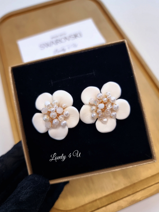 Cercei mireasa, Bijuterii mireasa, CERCEI LOVELY 4 U, CERCEI ELEGANTI, CERCEI PREMIUM, CERCEI REALIZATI MANUAL, CERCEI DE LUX, CERCEI NUNTA, NUNTA 2023, CERCEI FLORALI, CERCEI SWAROVSKI, CERCEI MIREASA, Cercei cu perle mireasa, CERCEI CU FLORI, CERCEI AURII MIREASA, Cereci cu cristale swarovski [8]