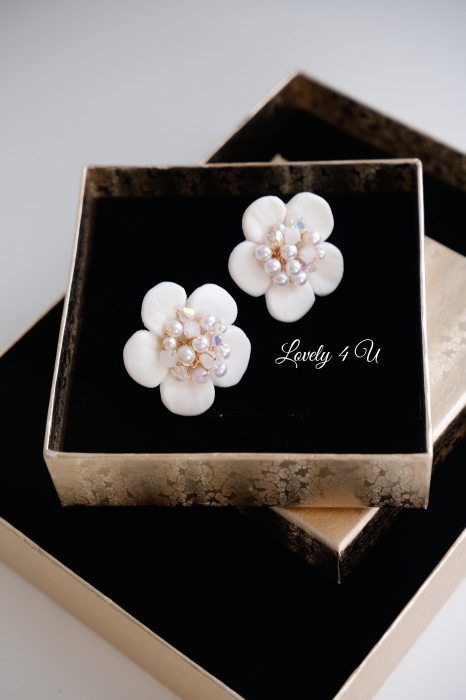 Cercei mireasa, Bijuterii mireasa, CERCEI LOVELY 4 U, CERCEI ELEGANTI, CERCEI PREMIUM, CERCEI REALIZATI MANUAL, CERCEI DE LUX, CERCEI NUNTA, NUNTA 2023, CERCEI FLORALI, CERCEI SWAROVSKI, CERCEI MIREASA, Cercei cu perle mireasa, CERCEI CU FLORI, CERCEI AURII MIREASA, Cereci cu cristale swarovski [4]