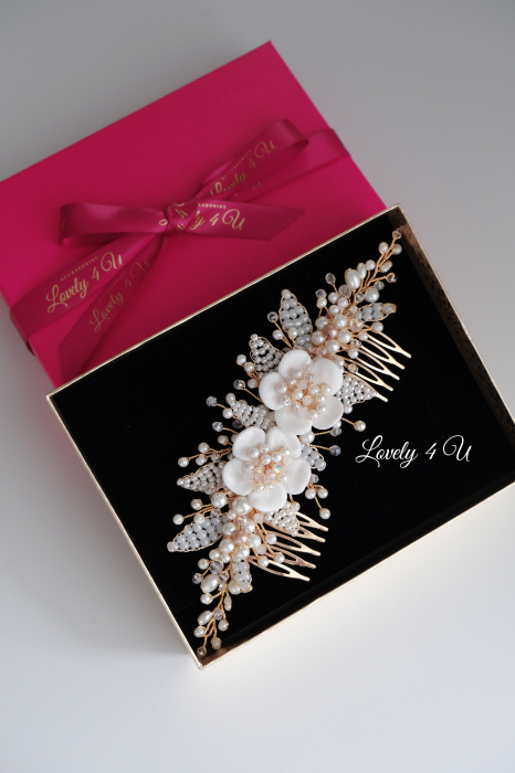 ACCESORII LOVELY 4 U, PIEPTAN MIREASA, DIADEMA MIREASA, ACCESORIU PAR MIREASA, ACCESORII DE PAR MIRESE, ACCESORII NUNTA, ACCESORII CU PERLE, DIADEMA CU PERLE, PIEPTAN VOAL MIREASA, BIJUTERII PAR MIREASA, CORONITA, TIARA , DIADEMA CU FLORI MIREASA, ACCESORII DE PAR PENTRU MIRESE, [24]