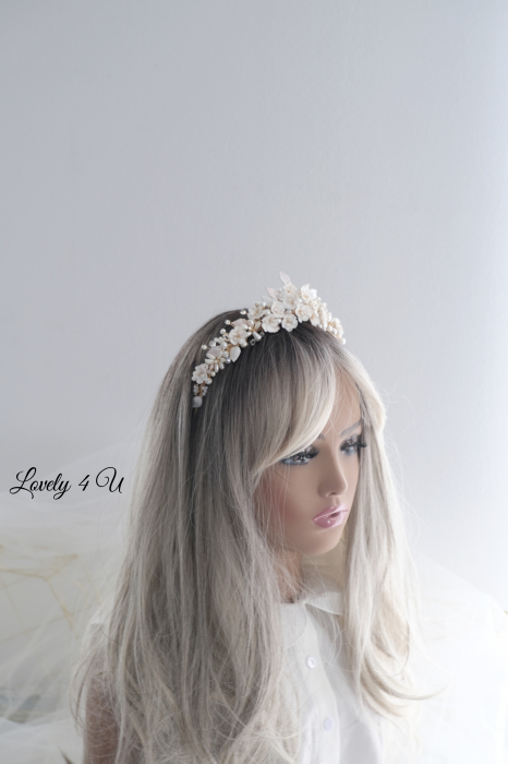 CORONITA CU FLORI, DIADEMA MIREASA, FLORI CIRES, ACCESORII DE LUX MIREASA, BIJUTERII DE LUX, COAFURI MIREASA, CORONITE MIREASA 2024, ACCESORII DE PAR MIREASA, COROANA MIREASA CU FLORI, MIREASA 2024 [4]