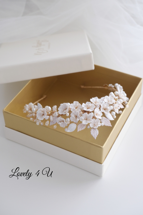CORONITA CU FLORI, DIADEMA MIREASA, FLORI CIRES, ACCESORII DE LUX MIREASA, BIJUTERII DE LUX, COAFURI MIREASA, CORONITE MIREASA 2024, ACCESORII DE PAR MIREASA, COROANA MIREASA CU FLORI, MIREASA 2024 [12]