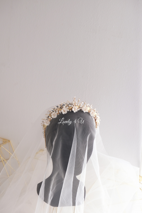 Coronita de lux, Coronita mireasa, Coronita  cu perle. Coronita mireasa cu perle, Accesorii mireasa, Coronita mireasa cu flori, Diadema mireasa, Tiara mireasa, Bijuterii mireasa de lux, Accesorii Lovely 4 U, lovely4u.ro, accesoriu auriu mireasa, accesoriu pentru par, coronita aurie, coronita mireasa, diadema mireasa, tiara cu frunze aurii, TIARA MIREASA, tiara nunta, accesorii LOVELY 4 U, Coronita de lux, mireasa 2024, coronita cu perle mireasa, coroana mireasa, coronita inalta mireasa, coronita premium, coronite de par pentru mirese [10]