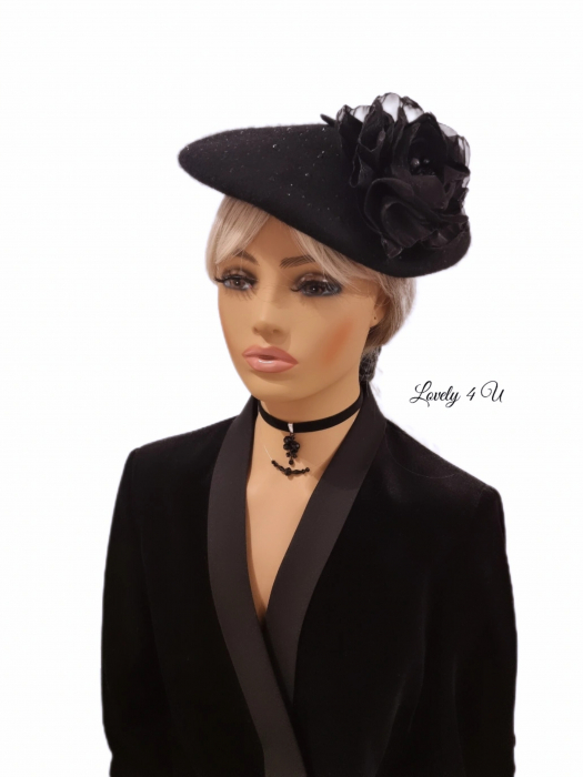 accesorii Lovely 4 U, accesorii realizate manual, brosa floare mare neagra, floare neagra cu perle, colier floare neagra mare,  set accesorii, set bijuterii dama, funda neagra , choker cu catifea, colier invizibil, set accesorii personalizat, accesorii elegante pentru doamne, accesorii casual, idei cadouri de craciun, cadouri pentru ea, agrafa floare neagra, seturi handmade, set cadouri pentru craciun, set agrafa neagra si colier, set cadou craciun, set cadou fete, set cadou pentru ea, accesoriu floare neagra. cadou craciun, cadou premium, CADOU DEOSEBIT, CADOU SPECIAL, CADOU DE CRACIUN,  Idei de cadouri unice, Idei cadouri craciun, Idei de cadouri de craciun pentru prieteni, Seturi cadou craciun, Cadouri craciun ieftine, [3]