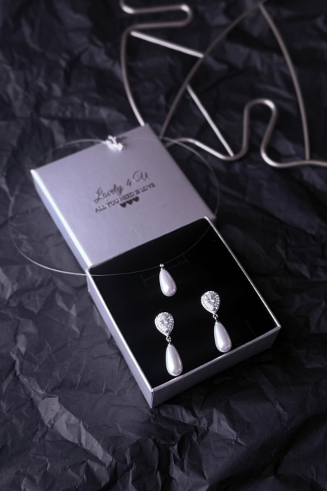 Set Bijuterii Mireasă AVIELLE– Cercei cu Perle picătura cu pietre Cubic Zirconia & Colier cu Fir Invizibil, Perlă Plutitoare [3]