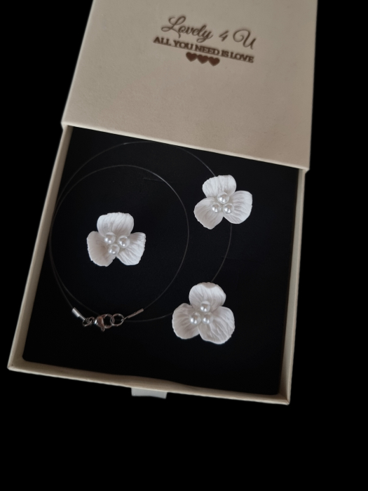 Set bijuterii NORA - set mireasă cu flori albe și perle - bijuterii handmade realizate în România [1]