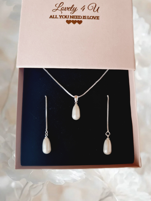 accesorii nunta, bijuterii din perle, bijuterii handmade mireasa, bijuterii mireasă, set bijuterii argint, bijuterii cu perle Swarovski, colier argint cu perle, cercei argint eleganți, accesorii mireasă handmade, bijuterii handmade România, bijuterii elegante argint, set colier și cercei mireasă, bijuterii rafinate femei, bijuterii evenimente speciale, bijuterii sofisticate argint, cadou femei bijuterii, set bijuterii delicate, bijuterii argint 925 femei, set perle Swarovski, accesorii fashion femei, bijuterii premium handmade, bijuterii personalizate mireasă, bijuterii lux mireasă, colier argint perle, cercei lungi argint, set mireasă perle, bijuterii cadou elegant, bijuterii rafinate argint 925, bijuterii damă lux, bijuterii delicate și feminine, bijuterii argint pentru ocazii speciale, accesorii nuntă elegante, bijuterii fine argint și perle. bijuterii mireasa, bobite mireasa, cercei argint mireasa, perlute mireasa, set mireasa, set nunta, seturi handmade mireasa [4]