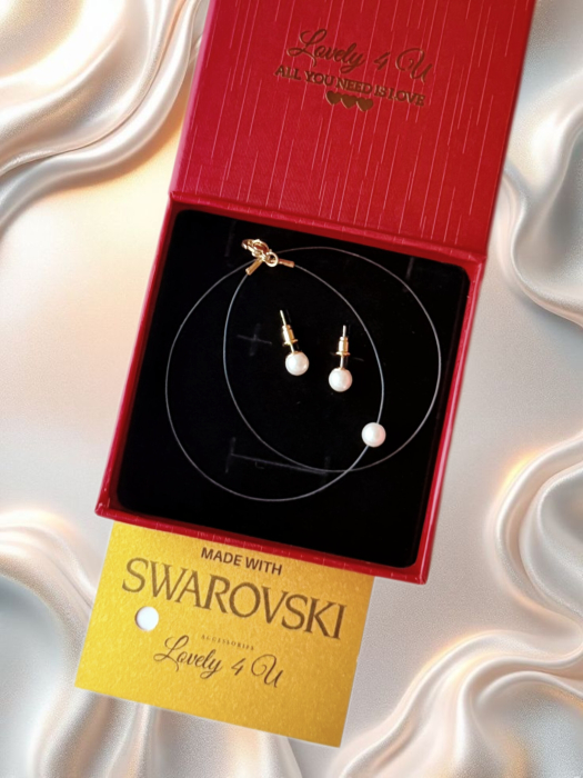 SET CERCEI SI COLIER MIREASA, SET MIREASA, Set bijuterii mireasă ANASTASIA – Perle Swarovski și Argint 925, Colier elegant cu perlă Swarovski și fir transparent, Cercei ANASTASIA cu perlă Swarovski și argint 925, Set ANASTASIA – Accesoriu sofisticat pentru evenimente speciale, Bijuterii handmade ANASTASIA – Eleganță și rafinament, Set perle Swarovski ANASTASIA – Accesoriu delicat și minimalist, Colier și cercei ANASTASIA – Strălucire și finețe, Set bijuterii Lovely 4 U – Perle Swarovski și finisaje premium, Set de lux ANASTASIA – Bijuterii handmade în România, Accesoriu elegant ANASTASIA – Perfecțiune pentru mirese și ocazii speciale,COLIER SWAROVSKI, COLIER fir transparent mireasa cu perla, Choker, Colier transparent Swarovski, Bijuterii mireasa, Cercei mici cu perle Swarovski, CERCEI, set bijuterii mireasa, set accesorii mireasa, set cu perle elegant, set swarovski, colier la baza gatului, lantisor transparent, cercei minimalisti cu perle [1]