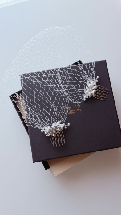 ÉLISE, voaletă mireasă birdcage handmade cu perle, 2 piepteni decorați și dimensiuni personalizabile. Creată manual în România de LOVELY 4 U. [14]