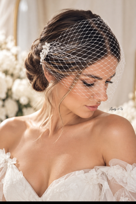 ÉLISE, voaletă mireasă birdcage handmade cu perle, 2 piepteni decorați și dimensiuni personalizabile. Creată manual în România de LOVELY 4 U. [11]