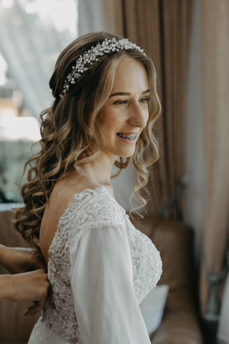 diadema mireasă, coroniță mireasă, accesoriu păr mireasă, diadema handmade, coroniță cu perle, accesoriu elegant mireasă, bijuterii mireasă, diademă placată cu argint, accesorii păr nuntă, diademă delicată, coroniță finuță mireasă, diadema sofisticată, accesoriu boho mireasă, diademă cu pietricele, diademă pentru coc, accesoriu păr elegant, coroniță de lux mireasă, bijuterii nuntă, diademă cu flori, accesoriu păr placat cu argint, coroniță rafinată, accesoriu păr delicat, accesorii Lovely 4 U, accesoriu păr evenimente speciale, bijuterii deosebite mireasă, diademă pentru coafuri romantice, accesoriu păr premium, diademă cu cristale și perle, accesoriu handmade, coroniță pentru bucle lejere, accesoriu păr mireasă elegant, bijuterii placate cu argint, accesoriu mireasă regal, diademă pentru voal mireasă, coroniță sofisticată pentru nuntă, accesoriu păr rafinat. [17]