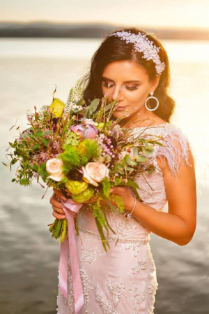 Diadema mireasă TEODORA - accesoriu de lux placat cu argint, Diademă handmade cu perle și cristale pentru mireasă, Diadema TEODORA - eleganță și rafinament pentru ziua nunții, Accesoriu mireasă premium - diademă cu perle și cristale, Diademă strălucitoare TEODORA - accesorii mireasă handmade, Bijuterii mireasă - diademă argintie cu fixare pieptăn, Accesoriu păr mireasă TEODORA - diademă versatilă și elegantă, Diademă nuntă - perle și cristale placate cu argint, Lovely 4 U - diademă mireasă rafinată pentru coafuri elegante, Accesorii de păr pentru mirese - diademă TEODORA handmade,