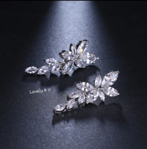 Cercei Mireasă SELLY – Eleganță și Strălucire, Cercei Zirconiu Cubic AAA Placati cu Rodiu, Cercei Eleganți Argintii pentru Mireasă, Cercei de Lux cu Strălucire de Diamant, Bijuterii de Mireasă – Cercei SELLY Handmade, Cercei Statement pentru Ocazii Speciale, Cercei Rafinați pentru Nuntă și Evenimente, Cercei Argintii cu Pietricele de Zirconiu, Cercei pentru Mireasă – Design Sofisticat, Cercei SELLY – Strălucire și Eleganță Premium,Cercei mireasa, Bijuterii mireasa, cercei mireasa cu pietricele, cercei cu șurub, CERCEI LOVELY 4 U [8]