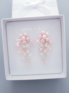 CERCEI ROZ, CERCEI ROSE GOLD, CERCEI eleganti, CERCEI MIREASA CU PERLE ROZ, CERCEI CU PERLE, CERCEI ARGINT, CERCEI LOVELY4U, cercei cu perle, cercei lungi mireasa, ACCESORII LOVELY4U, BIJUTERII MIREASA, BIJUTERII, NUNTA ,CERCEI MIREASA, cercei discreti, cercei eleganti mireasa, cercei handmade , cercei nasa, cercei cununie civila, cercei soacra, frunze, pietricele, cristale [5]