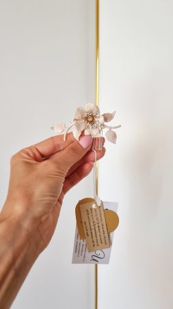 Agrafa par mireasa, accesorii Lovely for you, accesorii handmade Romania, pieptan mic mireasa, pieptan lateral mireasa, decoratiune par mireasa, accesorii pentru mirese accesoriu păr mireasă, bijuterii păr mireasă, accesoriu păr handmade, pieptăn mireasă, accesoriu coc mireasă, [6]