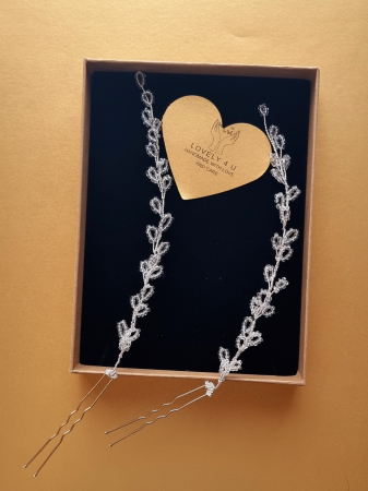 agrafe lungi mireasă, agrafe mireasă tip crenguță, agrafe mireasă handmade, pinuri coc mireasă, accesorii mireasă păr, agrafe placate cu argint, agrafe păr lung, accesorii mireasă naturale, agrafe mireasă flexibile, agrafe păr romantic, agrafe coc nașă, accesorii păr cununie civilă, agrafe păr eveniment special, agrafe deosebite mireasă, agrafe elegante argintii, agrafe mireasă coafuri texturate, agrafe tip ramură, agrafe lungi păr, bijuterii handmade păr, Lovely 4 U agrafe, accesorii păr inspirate din natură, accesorii mireasă unicat, accesorii handmade Timișoara, agrafe păr cu pietricele, agrafe păr lucrate manual [3]