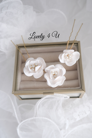 agrafa par mireasa cu perle, agrafa par mireasa cu flori, pin coc mireasa, set agrafe pentru mirese, ormamente per mireasa, perle, accesorii de par handmade, accesorii lovely 4 u ,  diadema mireasa cu flori, pieptan mic mireasa cu flori, pieptan cu bujori, pieptan voal mireasa, accesorii lovely 4 u, diadema si cercei mireasa, set accesorii mireasa, set diadema si cercei mireasa, set diadema bratara si cercei mireasa, accesorii de par mireasa, ornament par mireasa, decoratiuni de par pentru mirese, [10]