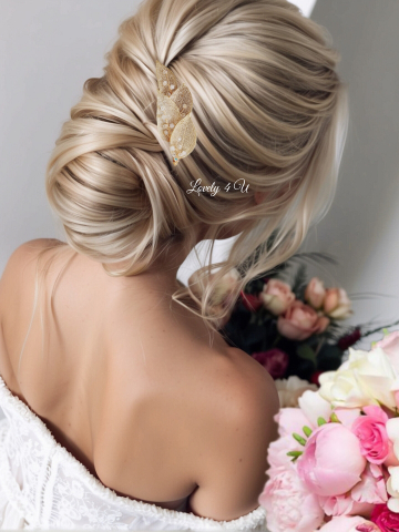 PIEPTAM MIREASA, ACCESORIU BOEM MIREASA,  DIADEMA MIREASA,  CORONITA MIREASA, ACCESORII LOVELY 4 U, PIEPTAN VOAL MIREASA, PIEPTAN CU CRISTALE SWAROVSKI,  DIADEMA CU SWAROVSKI, TIARA, ACCESORIU FRUNZE, diadema stil grecesc, pieptan cu frunze, frunze aurii, cristale swarovski, pieptan auriu, accesorii lovely 4 u, coafuri mireasa 2024, coafura par bulcle mireasa cu diadema, diadema lateral cu parul desfacut, accesorii de coc mireasa [24]