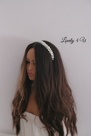 Coronita mireasa cu perle, Coronita Lovely 4 u, BENTITA MIREASA, Coronița ALICE – Accesoriu Handmade Elegant pentru Mirese | LOVELY 4 U ,  Coronița ALICE – Rafinament și Strălucire pentru Ziua Nunții | Lovely 4 U,  Diademă Mireasă ALICE – Coroniță Handmade cu Perle și Cristale,  Coronița ALICE – Accesoriu Mireasă Placat cu Argint 925 | Lovely 4 U,  Coronița de Mireasă ALICE – Eleganță și Stil pentru Evenimente Speciale,  Accesoriu Handmade ALICE – Coroniță de Lux pentru Coafuri Mireasă,  Coronița ALICE – Strălucire și Autenticitate pentru Nunta Ta | Lovely 4 U,DIADEMA FLEXIBILA MIREASA, ACCESORII PAR MIREASA, BENTITA  CU PERLE MIREASA, ACCESORII DE PAR MIREASA, CORONITA MIREASA, CORONITA FLEXIBILA MIREASA, BENTITE MIRESE, ACCESORII NUNTA [12]