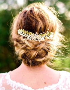 accesorii lovely 4 u , accesoriu auriu de par, accesoriu cu frunze, accesoriu romantic de par, coafura mireasa, diadema mireasa, idei coafura mireasa, pieptene de par mireasa, Diadema mireasa, Tiara mireasa, Bijuterii 2024, accesoriu stil grecesc, accesoriu frunze aurii, bijuterii frunze, diadema cu frunze,  accesoriu mireasa cu perle, diadema coc mireasa, accesoriu pentru coafuri cu bucle [8]