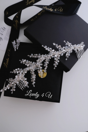 Diadema mireasa, Accesoriu elegant, PIEPTAN MIREASA, DIADEMA MIREASA, ACCESORIU PAR MIREASA, ACCESORII DE PAR MIRESE, ACCESORII NUNTA, ACCESORII CU CRISTALE, DIADEMA CU PIETRE, PIEPTAN VOAL MIREASA, BIJUTERII PAR MIREASA, CORONITA, TIARA, accesoriu par mireasa, bucuresti, cluj, cristale swarovski, diadema mireasa, diadema swarovski, iasi, mireasa, nunta, nunta 2020, pieptene mireasa, pini mireasa, Timisoara [16]