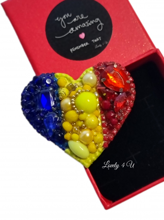 BROSE - CADOURI - BIJUTERII - Broșă inimă tricoloră - Idei cadou 1 Decembrie, accesoriu tricolor, insigna steagul romaniei, bijuterii steagul romaniei, set accesorii tricolore steagul romaniei, cercei ,  Set broșă și colier - bijuterii tricolor steagul romaniei, ziua nationala a romaniei, 1 decembrie, cadou 1 decembrie, cadou pentru doamne 1 decembrie, idei cadouri ziua nationala a romananiei, accesorii lovely 4 u, 1 decembrie accesorii