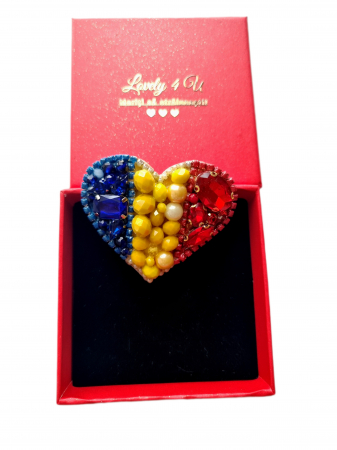 Broșă inimă tricoloră - Idei cadou 1 Decembrie, accesoriu tricolor, insigna steagul romaniei, bijuterii steagul romaniei, set accesorii tricolore steagul romaniei, cercei ,  Set broșă și colier - bijuterii tricolor steagul romaniei, ziua nationala a romaniei, 1 decembrie, cadou 1 decembrie, cadou pentru doamne 1 decembrie, idei cadouri ziua nationala a romananiei, accesorii lovely 4 u, 1 decembrie accesorii [1]