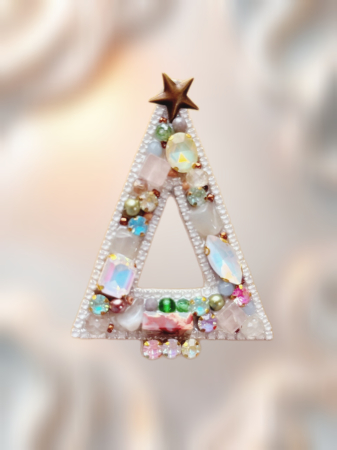 IDEI CADOURI DE CRACIUN - SET ACCESORII , BIJUTERII, BROSE PENTRU CRACIUN - Broșă „MAGICAL CHRISTMAS TREE” – simbol al luminii, iubirii și autenticității - Broșă brad cu pietre semipretioase : jad, piatra lunii, topaz, unakit, cuart roz, jasp - bijuterie handmade unicat