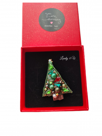 BROSA BRAD , ACCESORII LOVELY 4 U, BIJUTERII LOVELY 4 U, BIJUTERII ACCESORII POM DE CRĂCIUN, BROSE ELEGANTE, CADOU CRACIUN, BIJUTERII CRACIUN, BIJUTERII, BROSE, CADOU DE LUX, ACCESORII DE LUX, IDEI CADOU [3]