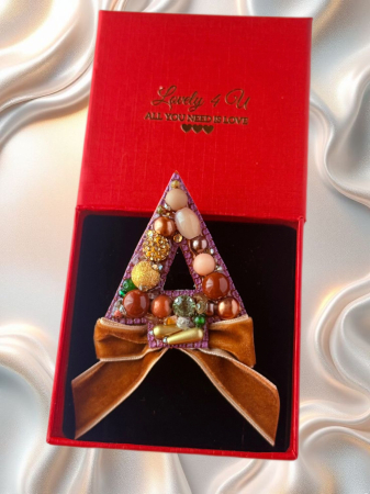 Broșă brad  de crăciun mov-maro, brosa bradut handmade cu pietre cameol, jad verde, unakit, perle, cristale, idei cadou unicat, mesaj pe verso : Believe in yourself, You are beautiful [2]