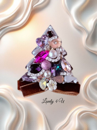IDEI CADOURI DE CRACIUN - SET ACCESORII , BIJUTERII, BROSE PENTRU CRACIUN - Broșă brad de Crăciun handmade Lovely Christmas Tree – bijuterie elegantă cu perle, cristale și mesaj motivațional Sparkle Every Day, Love Yourself – model unicat Lovely 4 U