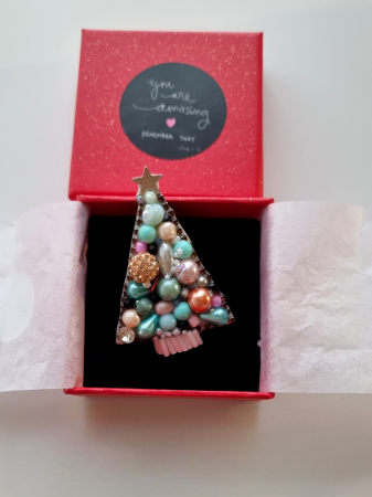 BROSA BRAD , ACCESORII LOVELY 4 U, BIJUTERII LOVELY 4 U, BIJUTERII ACCESORII POM DE CRĂCIUN, BROSE ELEGANTE, CADOU CRACIUN, BIJUTERII CRACIUN, BIJUTERII, BROSE, CADOU DE LUX, ACCESORII DE LUX, IDEI CADOU [6]