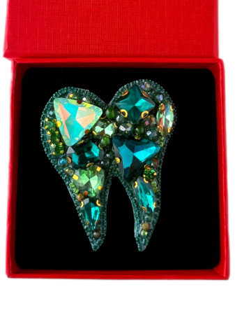 Broșă handmade Dinte – Bijuterie unicat Lovely 4 U cu pietre semiprețioase Jad și Unakit, realizată manual în România [5]