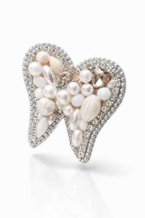 IDEI CADOURI DE CRACIUN - SET ACCESORII , BIJUTERII, BROSE PENTRU CRACIUN - broșă dinte handmade, broșă cu perle albe, broșă stomatolog, cadou stomatolog femeie, cadou medic dentist, broșă profesie stomatologie, broșă mesaj motivațional, broșă cadou inedit, broșă elegantă cu perle, broșă în formă de dinte, bijuterie simbolică stomatolog, cadou original dentist, bijuterii handmade România, broșe personalizate profesii, broșe unicat Lovely 4 U, broșă cu mesaj Believe in Yourself, broșe cadou pentru femei speciale, accesorii cadou 1 martie, accesorii cadou 8 martie, broșă dinte colorată, broșe cu flori și cristale, cadou dentist femeie, bijuterie simbol profesie, cadou handmade medic stomatolog.