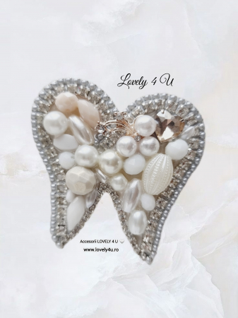 broșă dinte handmade, broșă cu perle albe, broșă stomatolog, cadou stomatolog femeie, cadou medic dentist, broșă profesie stomatologie, broșă mesaj motivațional, broșă cadou inedit, broșă elegantă cu perle, broșă în formă de dinte, bijuterie simbolică stomatolog, cadou original dentist, bijuterii handmade România, broșe personalizate profesii, broșe unicat Lovely 4 U, broșă cu mesaj Believe in Yourself, broșe cadou pentru femei speciale, accesorii cadou 1 martie, accesorii cadou 8 martie, broșă dinte colorată, broșe cu flori și cristale, cadou dentist femeie, bijuterie simbol profesie, cadou handmade medic stomatolog. [1]