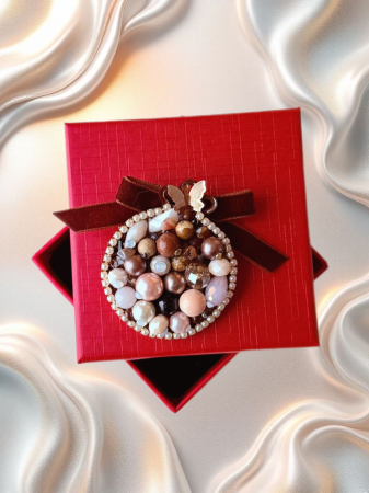 Brosa eleganta glob de Crăciun handmade cu pietre semiprețioase onix, jad, unakit, cameol, cu mesaj pe verso, bijuterie unicat [2]