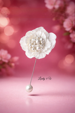 MARTIE - Mărțișor pentru o zi, eleganță pentru tot anul - Brosa floare alba handmade cu mesaj YOU ARE BEAUTIFUL