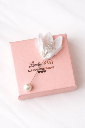 ACCESORII / PRODUSE - Detaliul care Îți Completează Ținuta – Broșă cu Perlă Baroc