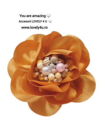 CASUAL / ACCESORII   handmade / CADOURI - Accesorii LOVELY 4 U, Brosa floare galben textila, Brosa crem floare handmade, Brosa floare neagra, Floare textila mare, ,accesorii camasa, accesorii dama, accesorii elegante, accesorii fashion, accesorii perle, accesoriu de pus la gat, accesoriu elegant, accesoriu fashion.