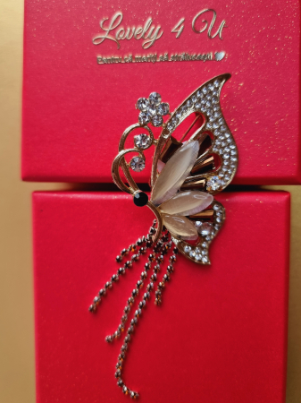 IDEI CADOURI DE CRACIUN - SET ACCESORII , BIJUTERII, BROSE PENTRU CRACIUN - brosa-fluturas-future-cristale-aurie-unicat-handmade, brosa-fluture-lux-franjuri-pietricele-mesaj-motivational, brosa-fluture-you-are-beautiful-believe-in-yourself, bijuterie-fluture-handmade-cristale-eleganta-statement, brosa-unicat-fluture-auriu-stralucire-cristale, brosa-cu-franjuri-cristale-lux-accesoriu-elegant, brosa-fluture-premium-handmade-cadou-special, brosa-fluture-eleganta-bijuterii-unicat-lovely4u, accesoriu-statement-brosa-cristale-franjuri-auriu, brosa-fluture-fashion-feminitate-stralucire-unicat,broșă fluture, broșă fluturaș, broșă unicat, broșă handmade, broșă cu cristale, broșă aurie, broșă elegantă, broșă statement, broșă cu pietricele, broșă cu franjuri, bijuterii handmade, bijuterii unicat, accesorii premium, broșă fashion, broșă de colecție, broșă specială, broșă cu mesaj, broșă simbol, broșă rafinată, bijuterii fine, cadou pentru femei, bijuterii elegante, cadou 1 martie, cadou 8 martie, accesorii handmade, broșă România, broșă lucrată manual, accesorii vestimentare, cadou sofisticat, broșă feminină, broșă premium, bijuterii fashion, bijuterii personalizate, broșă exclusivistă, broșă Lovely 4 U, cadou de lux, accesorii elegante, broșă delicată, broșă fluture aurie, broșă cu franjuri și cristale.