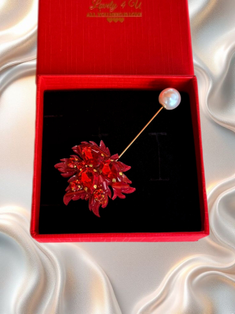 IDEI CADOURI DE CRACIUN - SET ACCESORII , BIJUTERII, BROSE PENTRU CRACIUN - Broșă frunză handmade cu pietre și coral, sistem închidere cu perla, bijuterie unicat cu mesaj pe verso : YOU ARE BEAUTIFUL, Believe in yourself