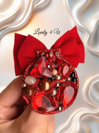 Broșă glob de crăciun - broșă model unicat handmade cu cristale , perle, pietre:coral, unakit, pietre, cameol și mesaj de încurajare, idei cadou [7]