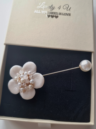 Broșă handmade floare cu perlă, ODRIDA - brosa elegantă cu perle ,  cristale biconice Swarovski, mesaj motivațional pe verso : Believe in yourself, Sparkle every day [3]
