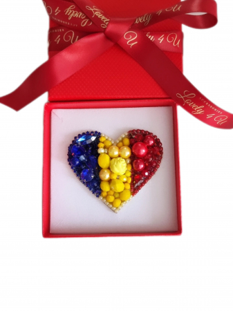 Broșă inimă tricoloră - Idei cadou 1 Decembrie, accesoriu tricolor, insigna steagul romaniei, bijuterii steagul romaniei, set accesorii tricolore steagul romaniei, cercei ,  Set broșă și colier - bijuterii tricolor steagul romaniei, ziua nationala a romaniei, 1 decembrie, cadou 1 decembrie, cadou pentru doamne 1 decembrie, idei cadouri ziua nationala a romananiei, accesorii lovely 4 u, 1 decembrie accesorii [1]