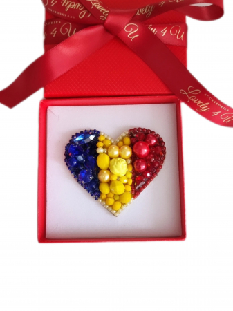 IDEI CADOURI DE CRACIUN - SET ACCESORII , BIJUTERII, BROSE PENTRU CRACIUN - Broșă inimă tricoloră - Idei cadou 1 Decembrie, accesoriu tricolor, insigna steagul romaniei, bijuterii steagul romaniei, set accesorii tricolore steagul romaniei, cercei ,  Set broșă și colier - bijuterii tricolor steagul romaniei, ziua nationala a romaniei, 1 decembrie, cadou 1 decembrie, cadou pentru doamne 1 decembrie, idei cadouri ziua nationala a romananiei, accesorii lovely 4 u, 1 decembrie accesorii