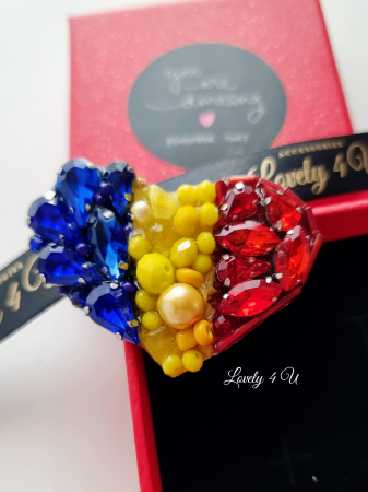 BROSE - CADOURI - BIJUTERII - Broșă inimă tricoloră - Idei cadou 1 Decembrie, accesoriu tricolor, insigna steagul romaniei, bijuterii steagul romaniei, set accesorii tricolore steagul romaniei, cercei ,  Set broșă și colier - bijuterii tricolor steagul romaniei, ziua nationala a romaniei, 1 decembrie, cadou 1 decembrie, cadou pentru doamne 1 decembrie, idei cadouri ziua nationala a romananiei, accesorii lovely 4 u, 1 decembrie accesorii