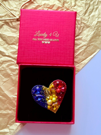 Broșă inimă tricoloră - Idei cadou 1 Decembrie, accesoriu tricolor, insigna steagul romaniei, bijuterii steagul romaniei, set accesorii tricolore steagul romaniei, cercei ,  Set broșă și colier - bijuterii tricolor steagul romaniei, ziua nationala a romaniei, 1 decembrie, cadou 1 decembrie, cadou pentru doamne 1 decembrie, idei cadouri ziua nationala a romananiei, accesorii lovely 4 u, 1 decembrie accesorii [1]