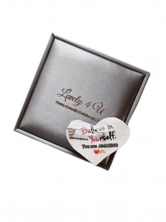 Broșa - inimioara mov cu cristale si pietre, Brosa in formă de inima cu mesaj motivational -BELIVE IN YOURSELF -You are AMAZING- , Bijuterii handmade inima, idei cadou pentru ea, 1 MARTIE, martisor [4]