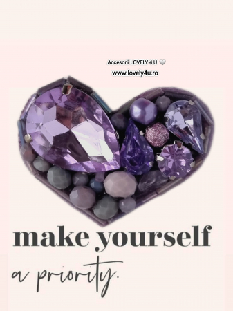 Broșa - inimioara mov cu cristale si pietre, Brosa in formă de inima cu mesaj motivational -BELIVE IN YOURSELF -You are AMAZING- , Bijuterii handmade inima, idei cadou pentru ea, 1 MARTIE, martisor