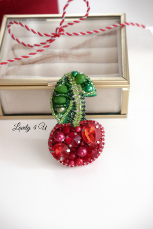 Broșă cireașă, Accesorii cireșe, Bijuterii cireasa, Mărțișorul perfect, cadou de lux, broșe handmade, broșe elegante, accesorii Lovely 4 U, accesorii 2022, Broșe, Brosa perle, Brosa cireasa, Cadou2023 [5]